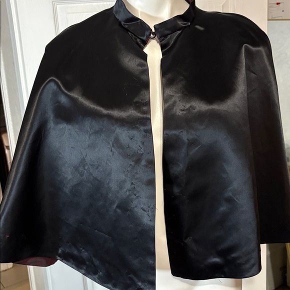 Elegant Burgundy and Black Satin Cape - Picture 5 of 6